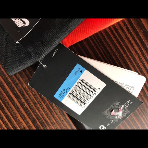 Sold in bundle - Picture 7 of 9